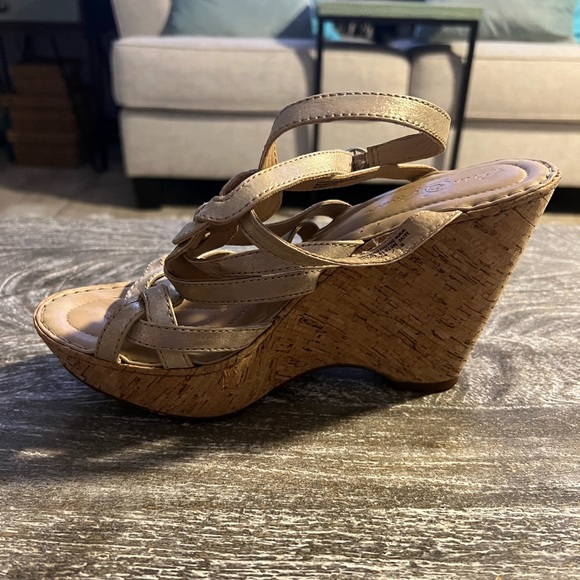 Born Crown brand, size 9 wedge sandal - Picture 5 of 12